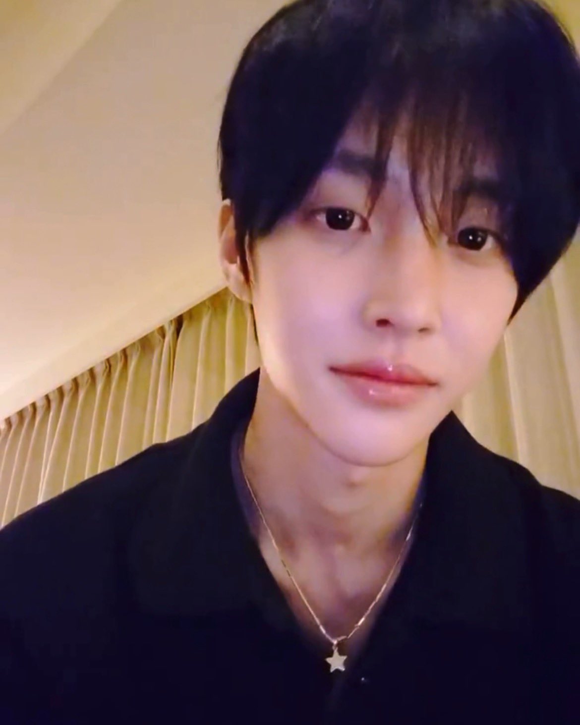 [잡담] 아 원빈이 매운거 먹고 입술 뿐거좀봐 | 인스티즈