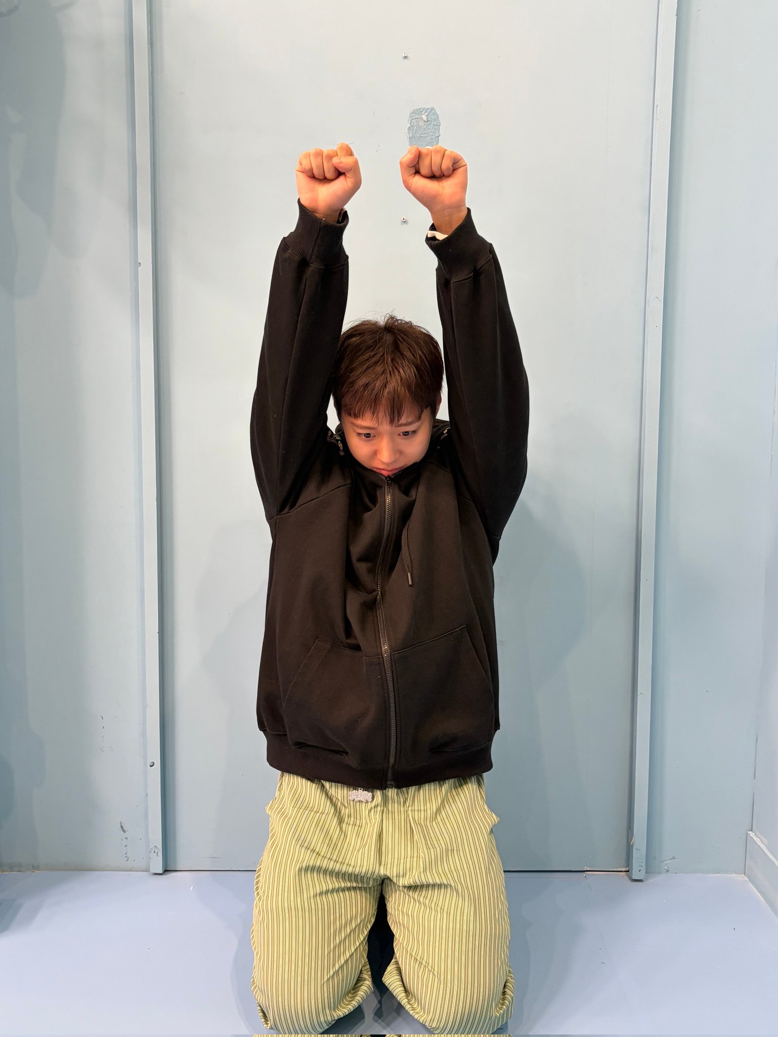 [잡담] 박지훈 벌서고 있는 와중에 잠옷 패션보니 | 인스티즈