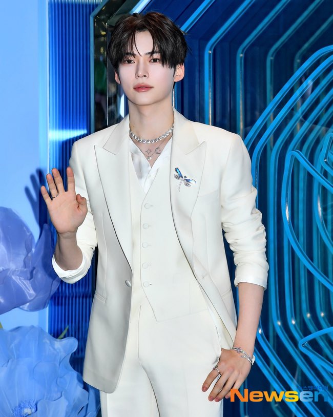 [잡담] 스와로브스키 엠버서더 얼굴뭐에요 | 인스티즈