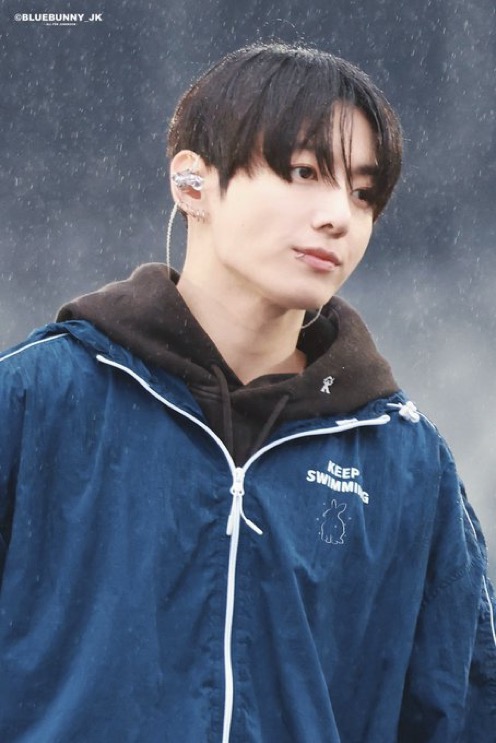 [잡담] 비 쫄딱 맞은 방탄 정국 | 인스티즈