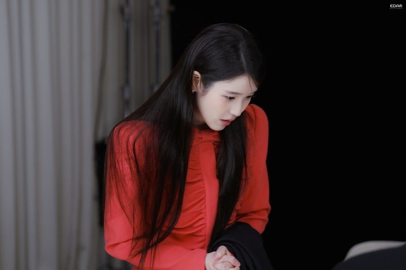 [잡담] 아이유) 아이유 이짤 얼굴이 15 16시즌 느낌이 있는데 | 인스티즈
