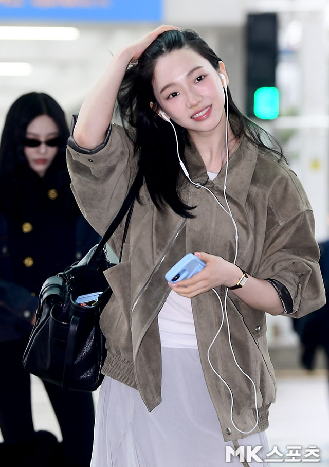[잡담] 오늘 일본 출국한 에스파 기사사진 | 인스티즈