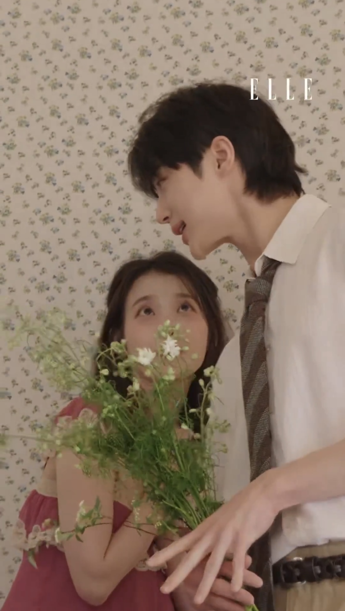[잡담] 얘들아 아이유 변우석 좀 봐.. 미친거야 | 인스티즈