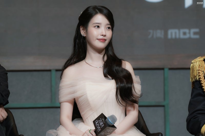 [잡담] 260409 아이유 21세기대군부인 제작발표회 비하인드 사진들 | 인스티즈