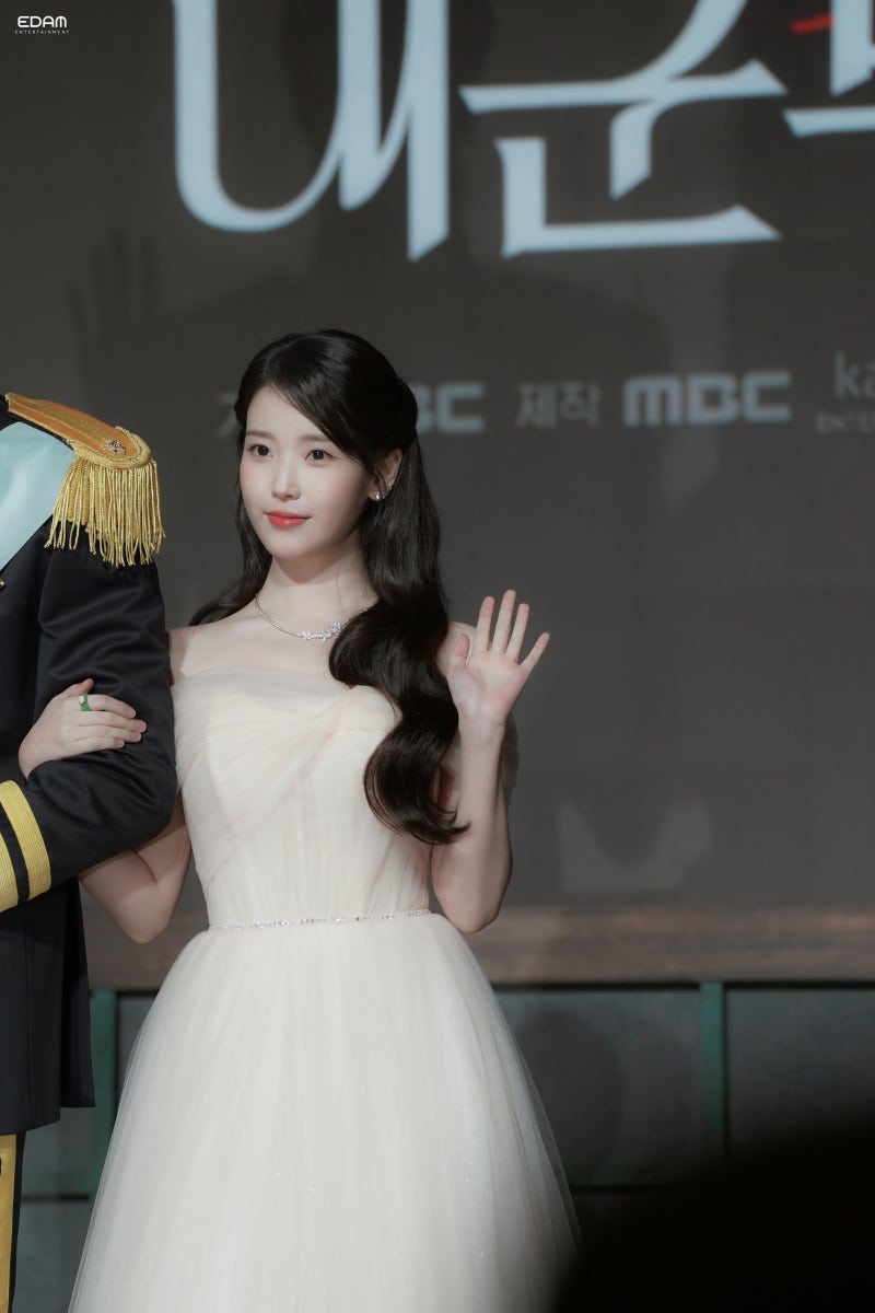 [잡담] 260409 아이유 21세기대군부인 제작발표회 비하인드 사진들 | 인스티즈
