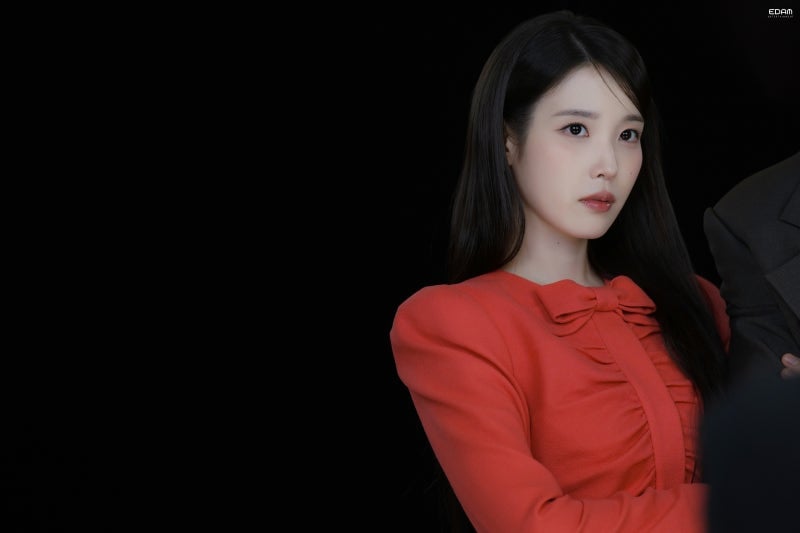 [잡담] 260409 아이유 21세기대군부인 제작발표회 비하인드 사진들 | 인스티즈
