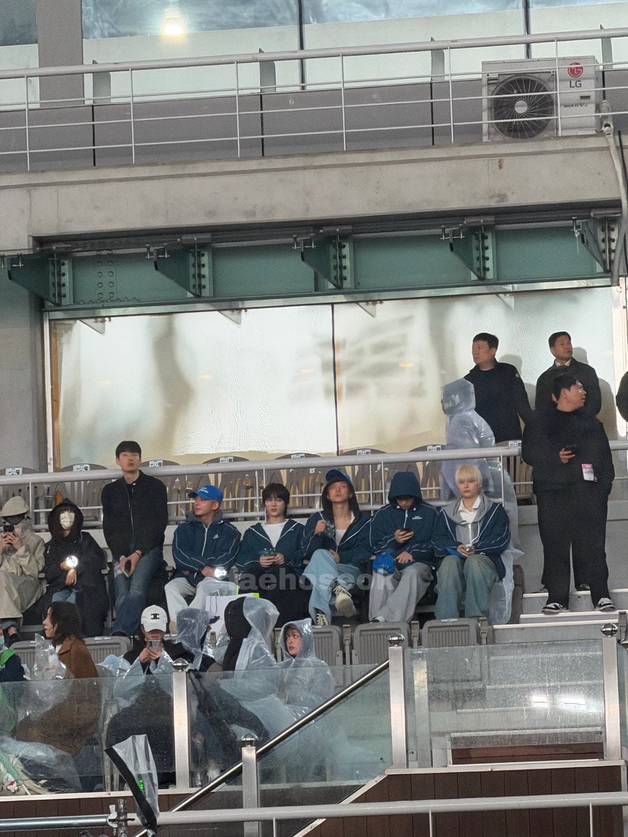 [잡담] 아 방탄 콘서트에ㅋㅋ 투바투 단체복 입고 간 거 이거구낰ㅋㅋㅋ | 인스티즈