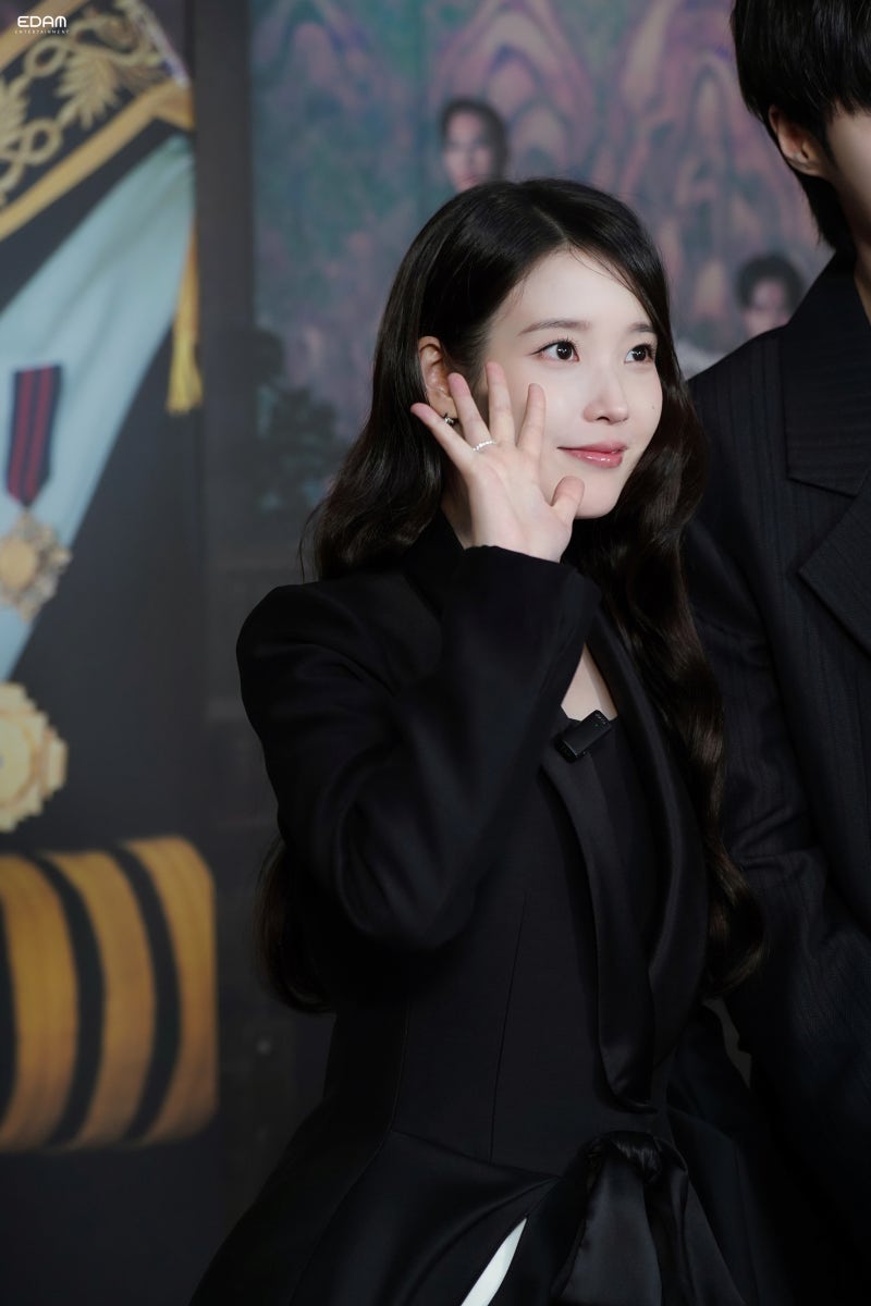 [잡담] 260409 아이유 21세기대군부인 제작발표회 비하인드 사진들 | 인스티즈