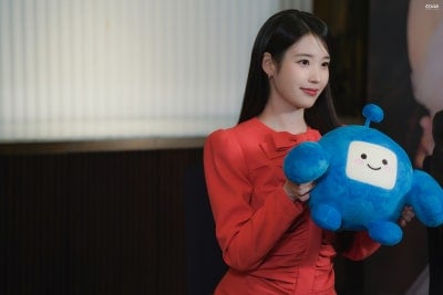 [잡담] 260409 아이유 21세기대군부인 제작발표회 비하인드 사진들 | 인스티즈
