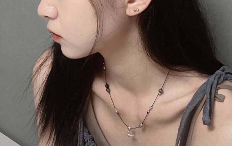 [잡담] 옷 잘입는 익들아 이런 상의에 목걸이 뭐해야해? 사진있음 | 인스티즈