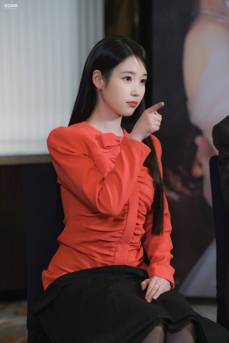 [잡담] 260409 아이유 21세기대군부인 제작발표회 비하인드 사진들 | 인스티즈
