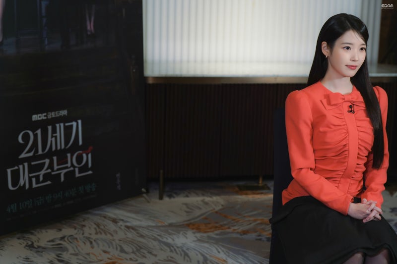 [잡담] 260409 아이유 21세기대군부인 제작발표회 비하인드 사진들 | 인스티즈