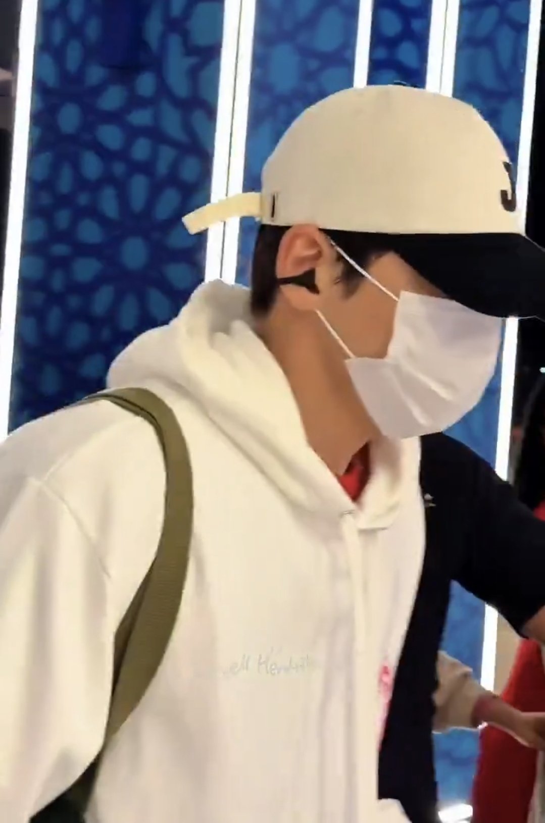 [잡담] 지창욱 지금 인도네시아 기부행사 끝나자마자 또 바로 귀국한대 | 인스티즈