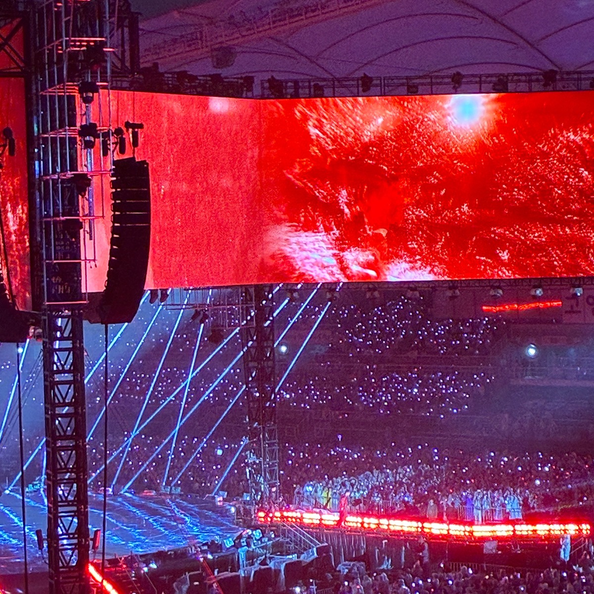 [정보/소식] 𝙅𝙊𝙉𝙉𝘼 충격적인 방탄 콘서트 전광판 | 인스티즈