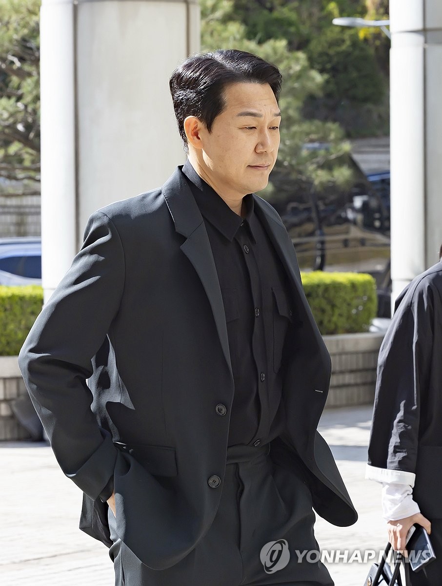[잡담] 박성웅 어제자 법원 출석 기사 사진인데 | 인스티즈