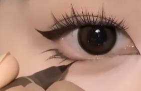 [잡담] 이런식으로 화장하는거 실제로 보면 웃김?? | 인스티즈