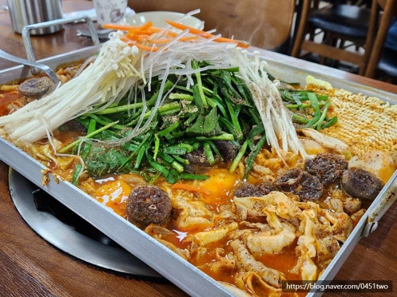 [잡담] 아 갑자기 순대곱창볶음 먹고 싶다 | 인스티즈