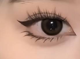 [잡담] 이런식으로 화장하는거 실제로 보면 웃김?? | 인스티즈