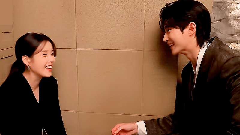 [잡담] 아이유) [21세기 대군부인 메이킹] 첫 촬영 비하인드 아이유 gif | 인스티즈