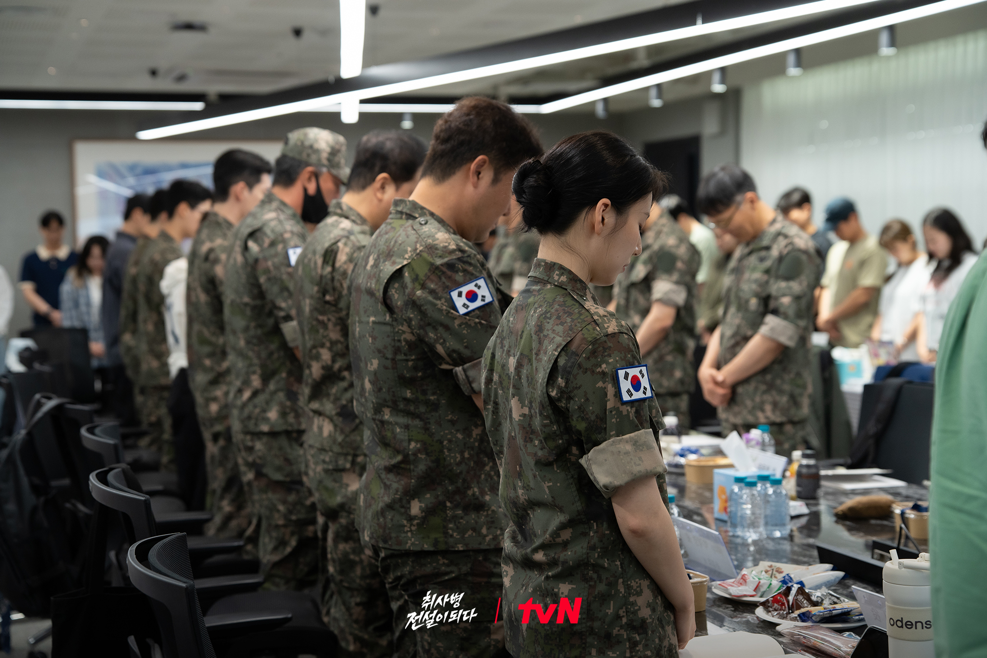 [잡담] 취사병) 일동 군복 착장으로 모두 집합!<취사병 전설이 되다> 대본리딩 스틸 공개🔥 | 인스티즈