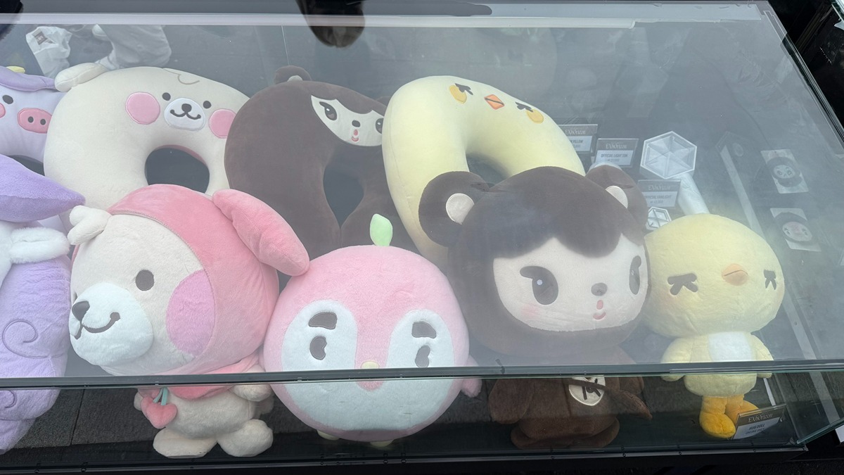 [잡담] 엑소 의류 엠디 죄다 시커먼데 인형만 뽀용 | 인스티즈