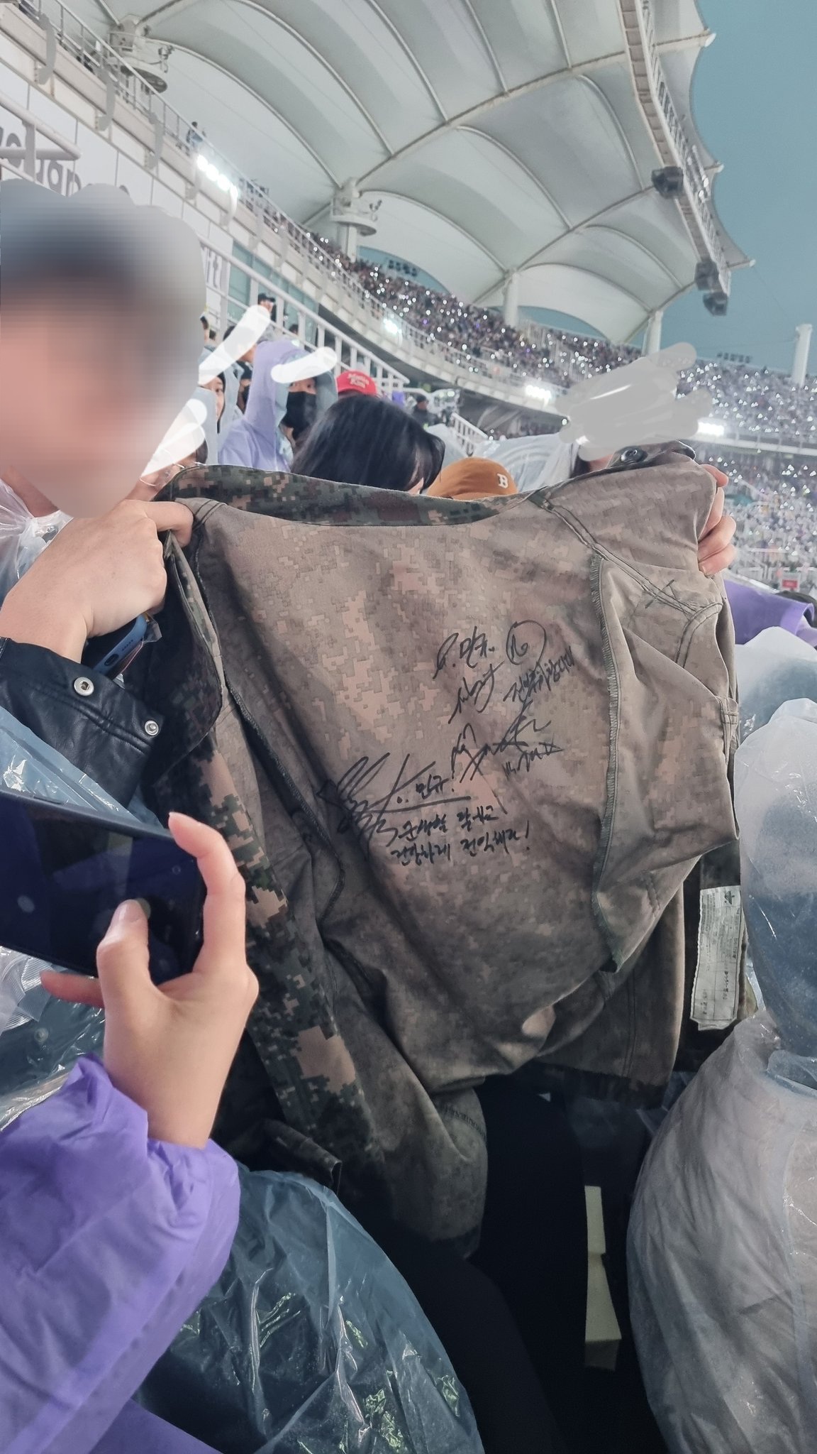 [잡담] 방탄 콘서트에 정국 지민 군대 후임분 오셨는데 | 인스티즈