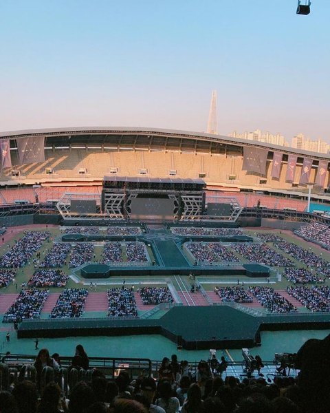 [마플] 엑소 콘서트 보는데 모내기도 이렇게 하면 욕해 | 인스티즈