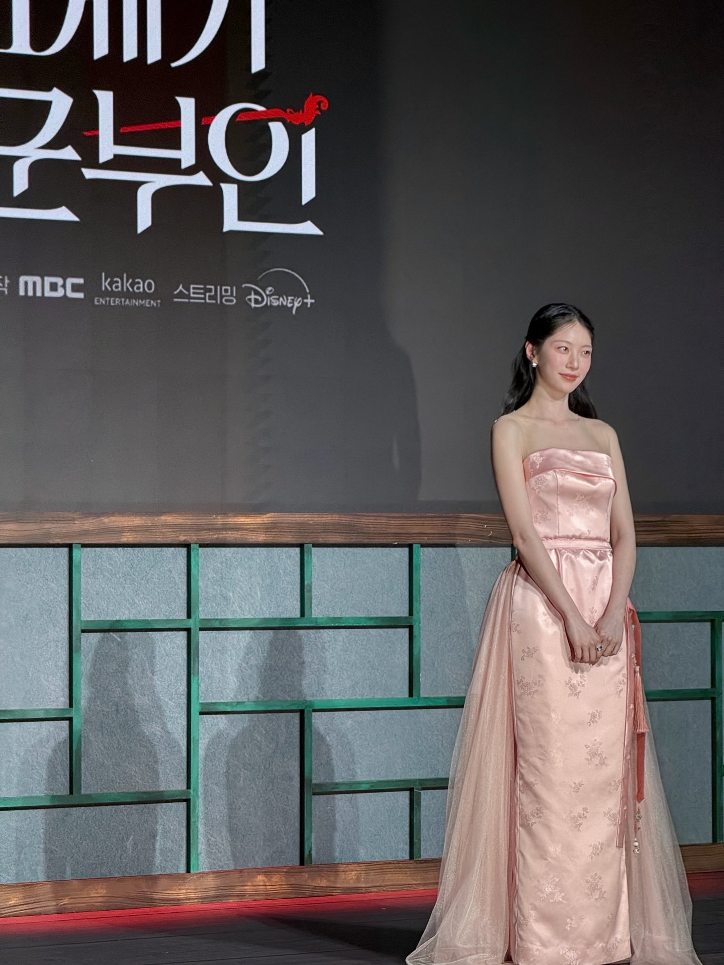 [잡담] 공승연 대군부인 제발회 사진 올려줬는데 너무 이쁘다 | 인스티즈