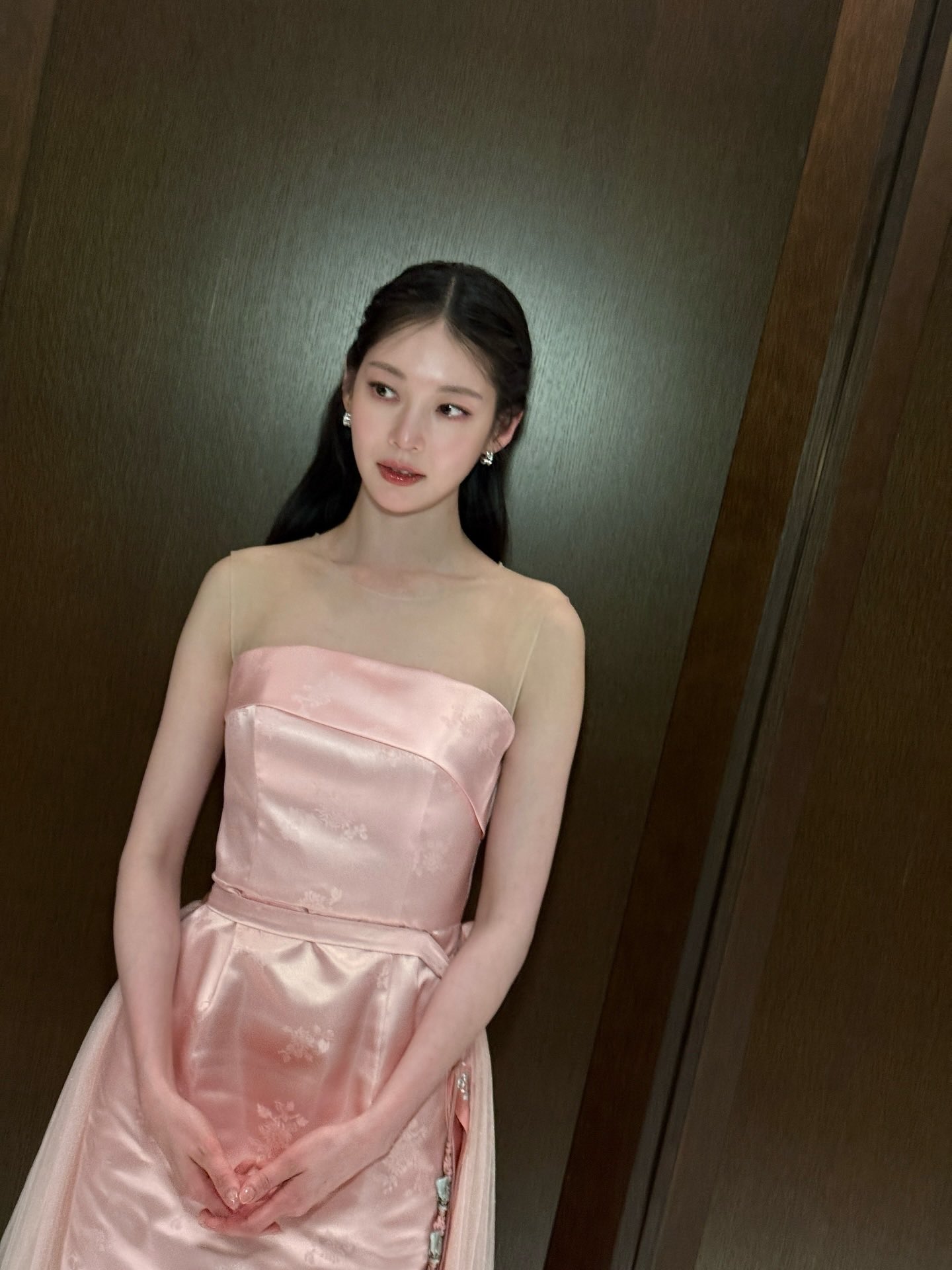 [잡담] 공승연 대군부인 제발회 사진 올려줬는데 너무 이쁘다 | 인스티즈