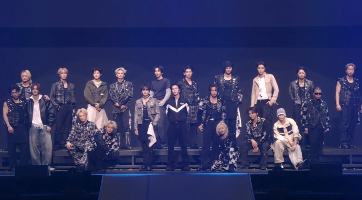 [잡담] 원빈 뒷짐지고 센터로 등장한거 개 섹시하시네 ㅁ | 인스티즈