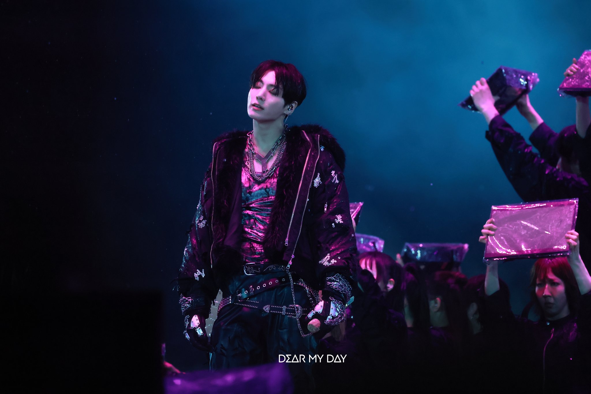 [잡담] 정국 이사진 ㄹㅇ 겜캐같이 나옴 | 인스티즈