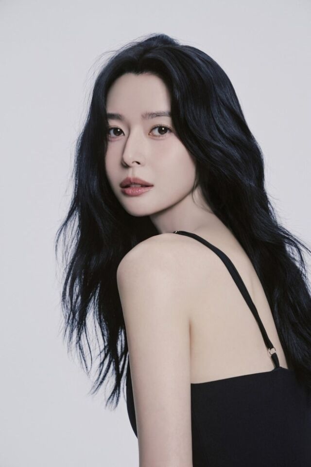 [정보/소식] [단독] 권나라, 1년여 만에 기존 인연과 재회… 고스트 품으로 | 인스티즈