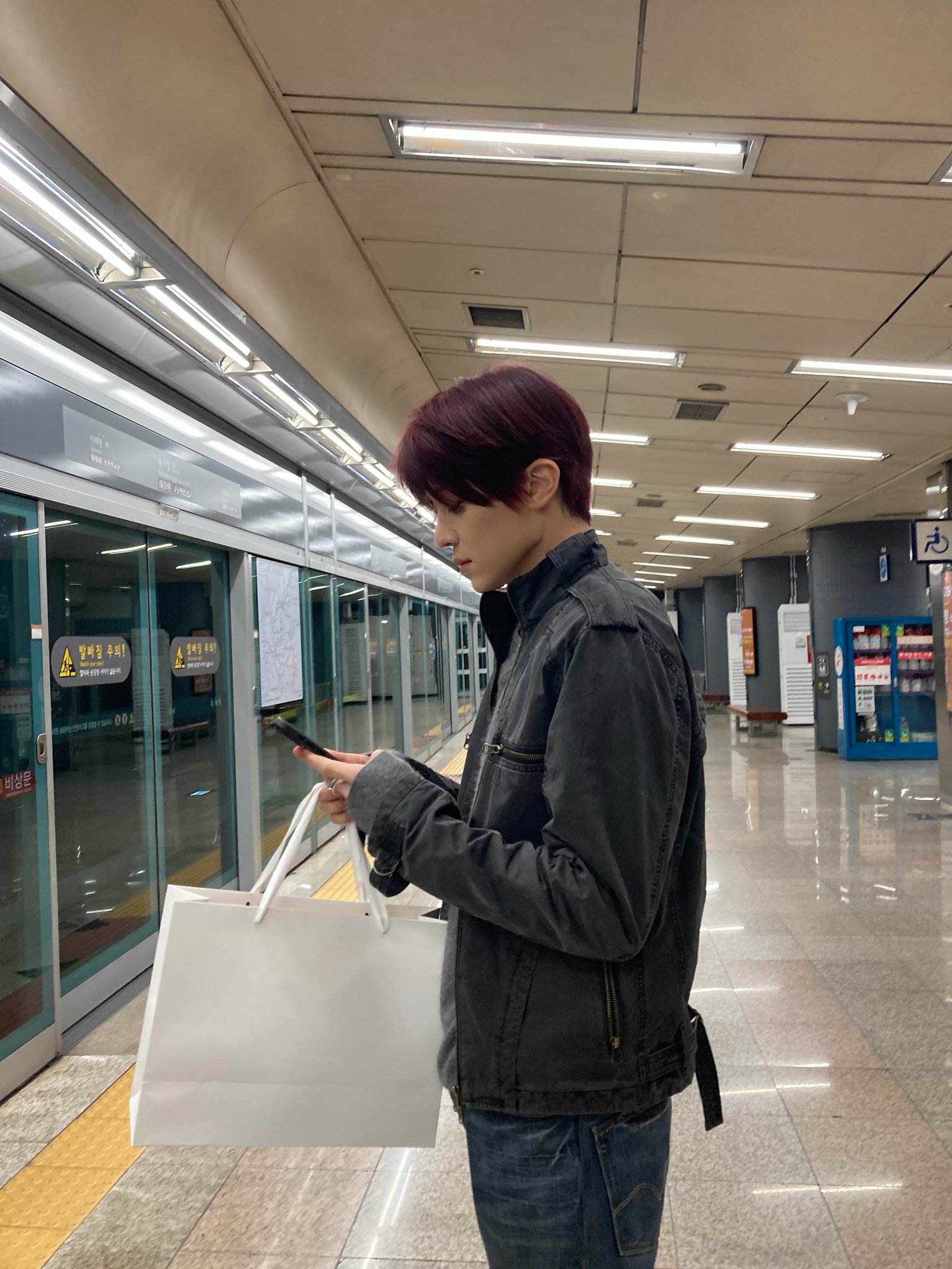 [잡담] 위시 시온 지하철 샷 진짜 좋은데 | 인스티즈