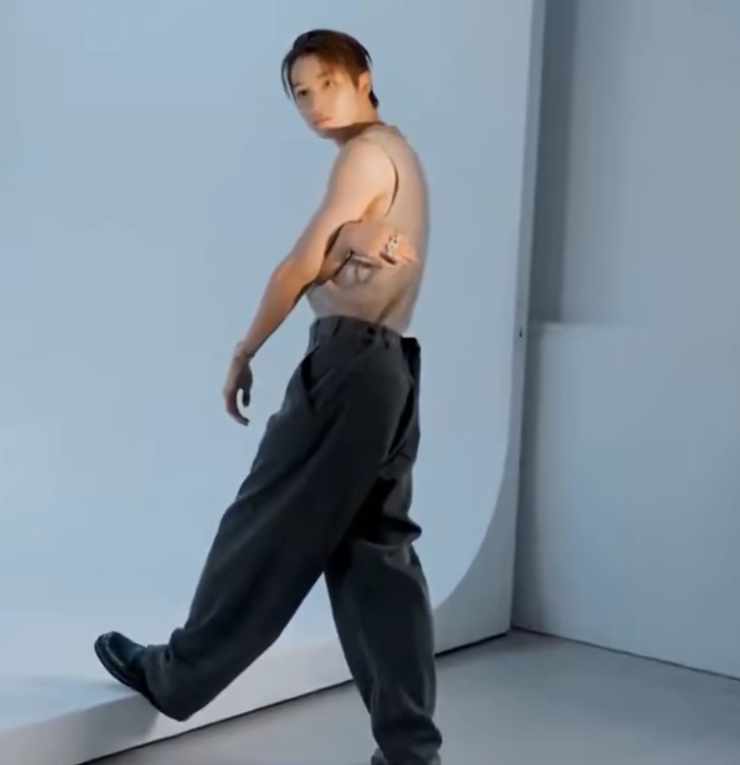 [잡담] 성찬이 허리 얼마나 얇은거냐 허리줄인거봐 | 인스티즈