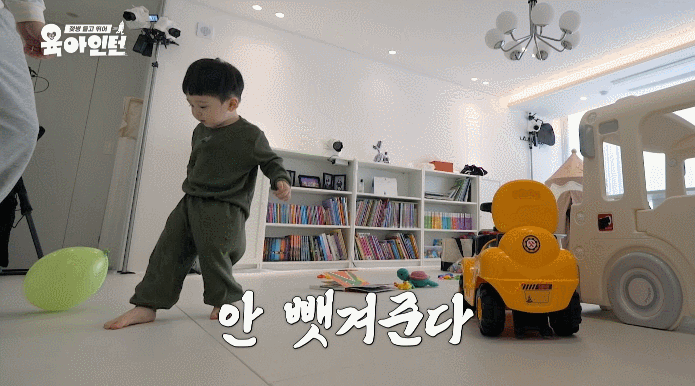 축구로 28개월 아기 농락해서 울린 51세 안정환 ㅋㅋㅋ | 인스티즈