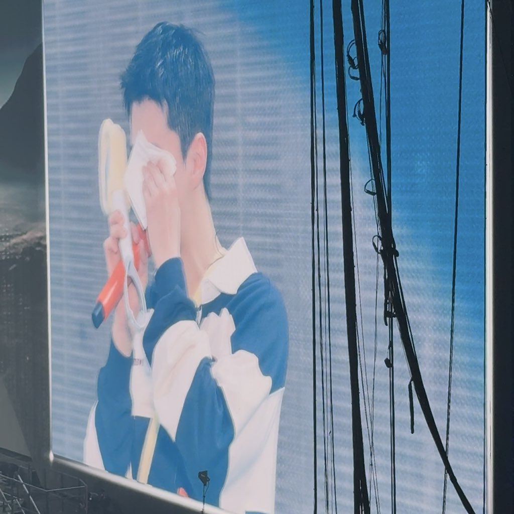 [잡담] 세훈아 ㅠㅠㅠㅠㅠㅠ 울지마 형들이 달래줌,, | 인스티즈