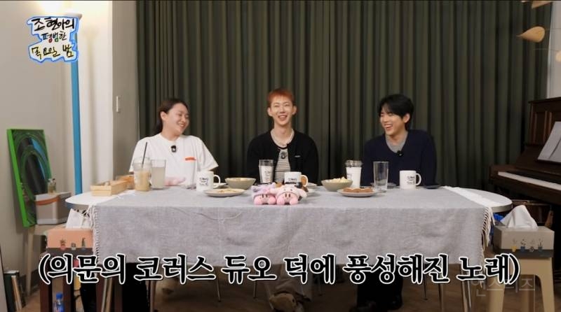 노래부르다 갑자기 끼어든 의문의 코러스.jpg | 인스티즈