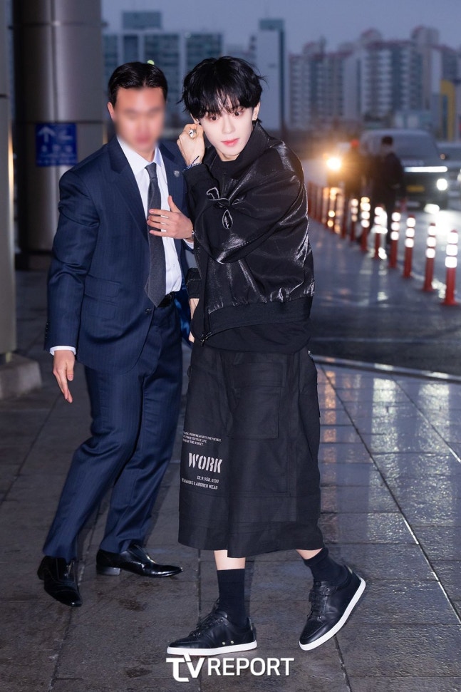 [잡담] [T포토] 베리베리 강민 '막내는 원래 귀엽다' | 인스티즈