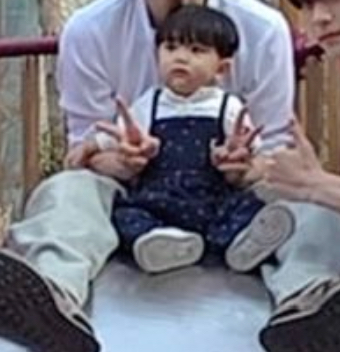 [잡담] 애기 벌써 귀여워… | 인스티즈