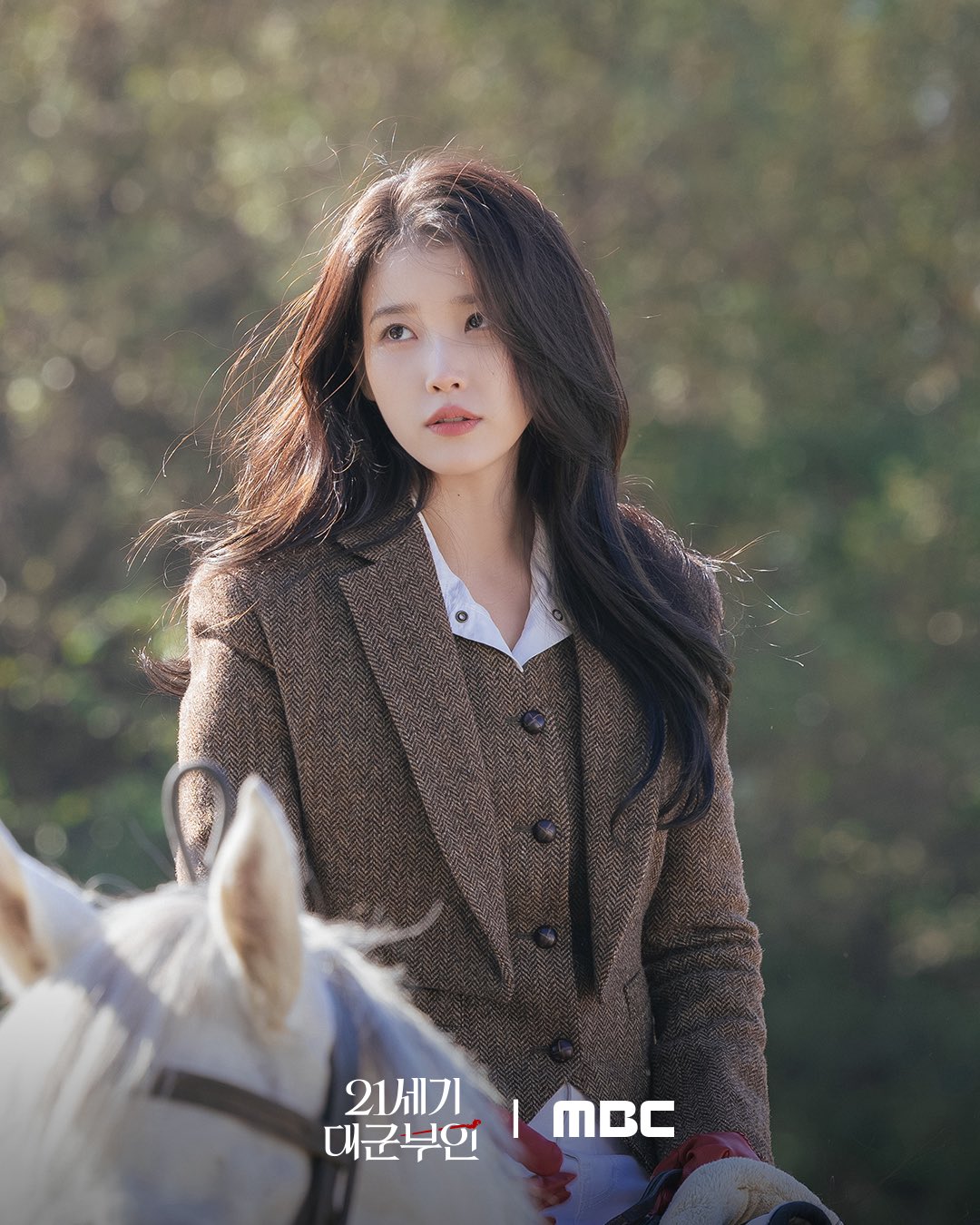 [잡담] 대군부인 봤는데 아이유 요즘 진짜 잘생겨 보이는데ㅋㅋ | 인스티즈