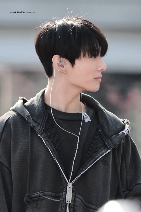 [잡담] 정국 오늘 16 17년도 투어할 때 얼굴임 | 인스티즈
