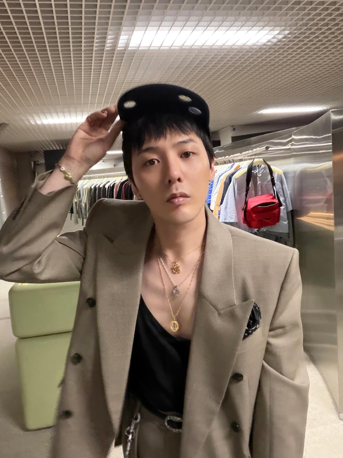 [잡담] 지디 옷이 ㄴㅁ 파인거 아냐??? | 인스티즈