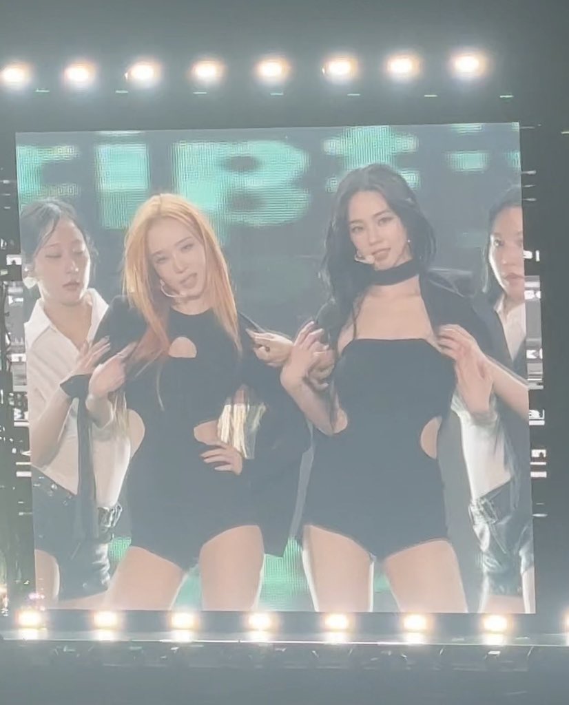 [잡담] 오늘 카리나&윈터 지젤&닝닝 유닛 무대 | 인스티즈