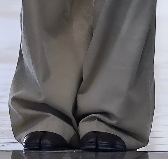 [잡담] 이상원 공항 사복으로 타비슈즈?신었는데 ㄹㅇ토끼발이네 | 인스티즈