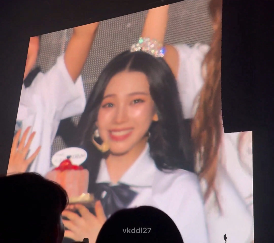 [잡담] 오늘자 오사카 콘서트 카리나 윈터 전광판 | 인스티즈