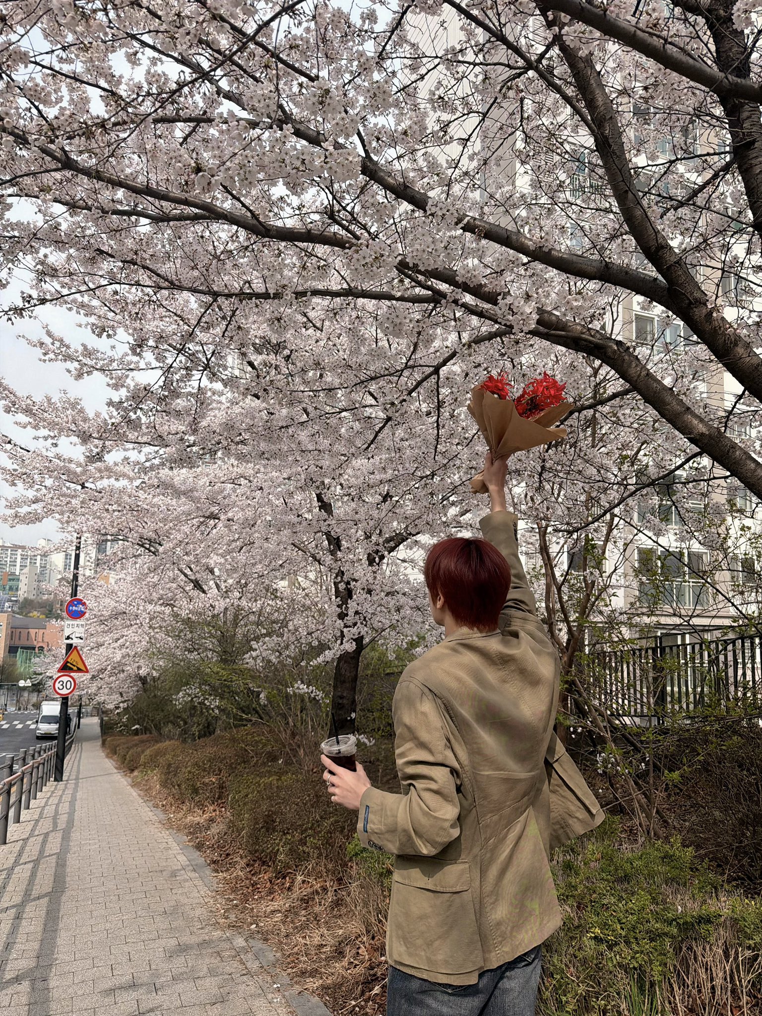 [잡담] 오시온 그 꽃다발 그냥 나 줘라 | 인스티즈