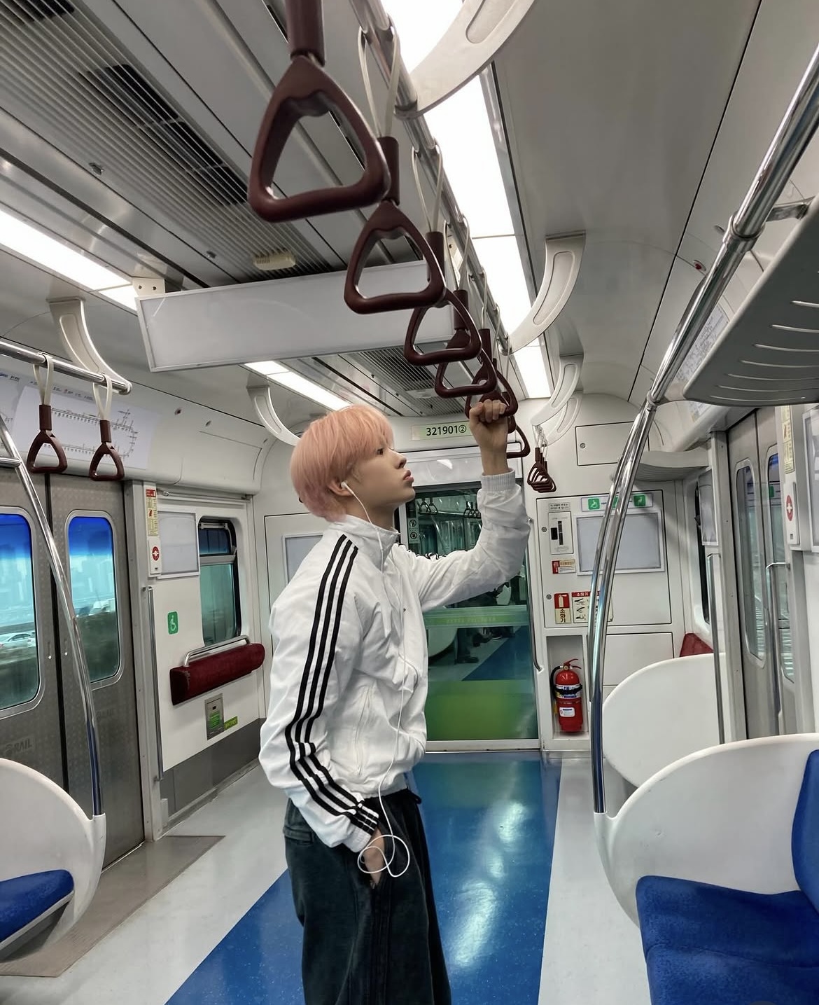 [잡담] 위시 프로모 지하철사진 ㄹㅇ어케찍었지 | 인스티즈