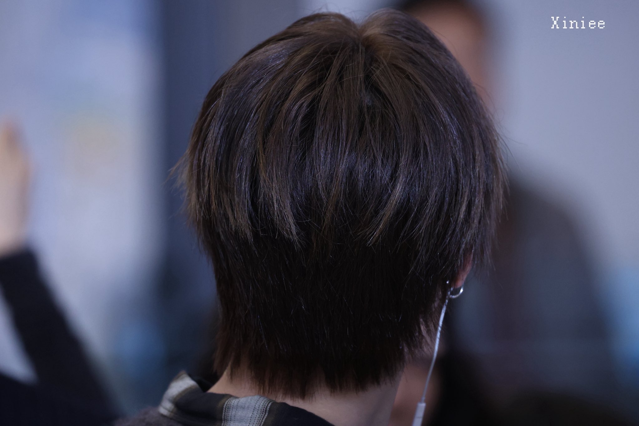 [잡담] 안신이 머리 왜 자꾸 삐죽삐죽 스타일링 유지하는거지… | 인스티즈