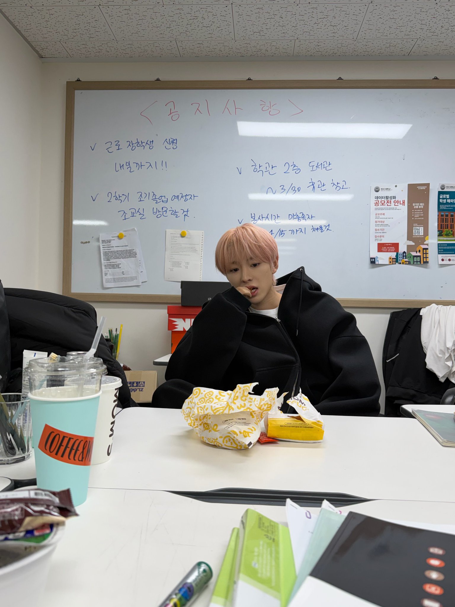 [잡담] ㅅㅈㅎ 뭔 컨셉인지는 모르겠는데 유우시가 되게 | 인스티즈