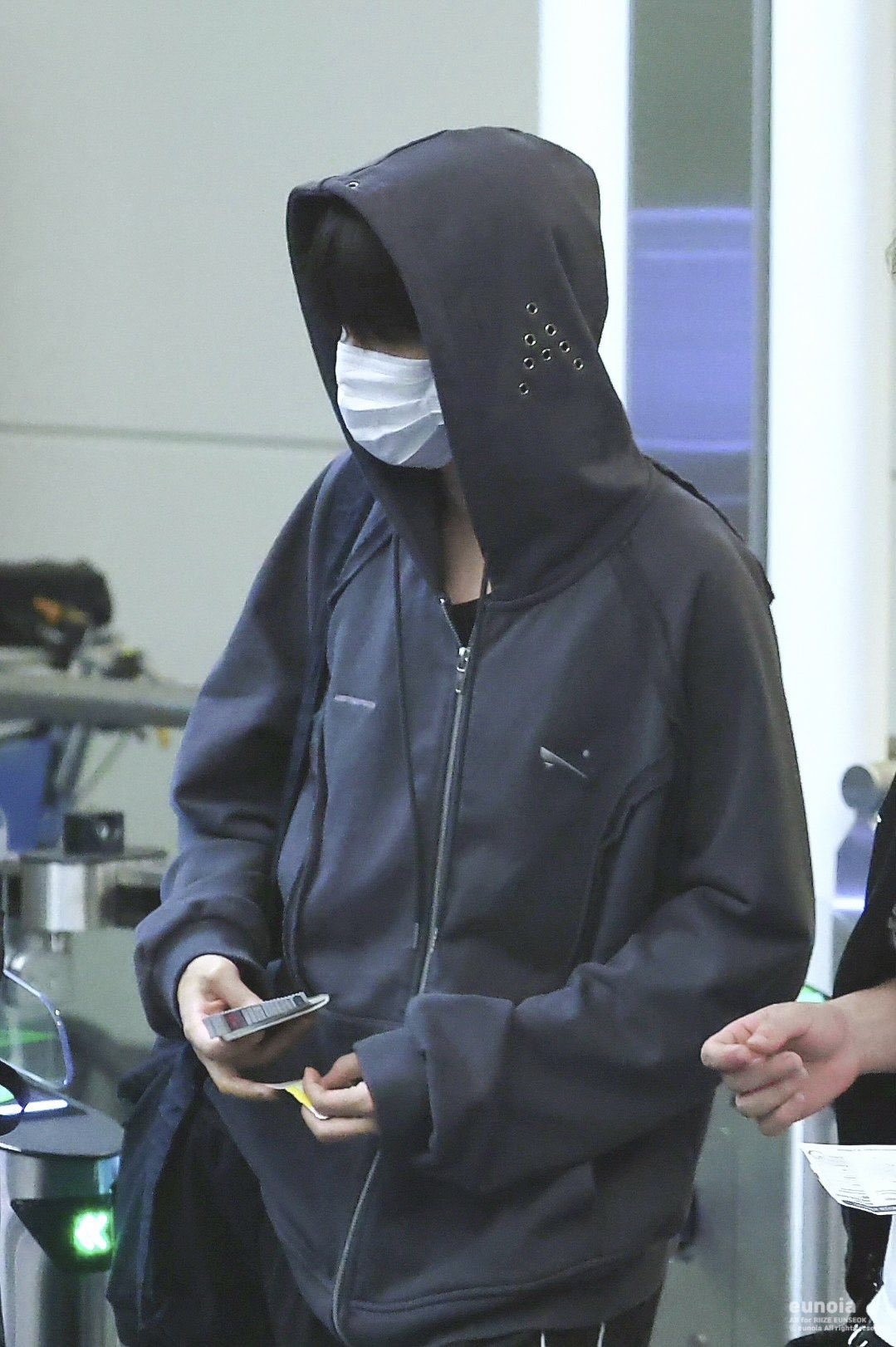 [잡담] 송은석 옷 오래 입는 거 개좋다.. | 인스티즈